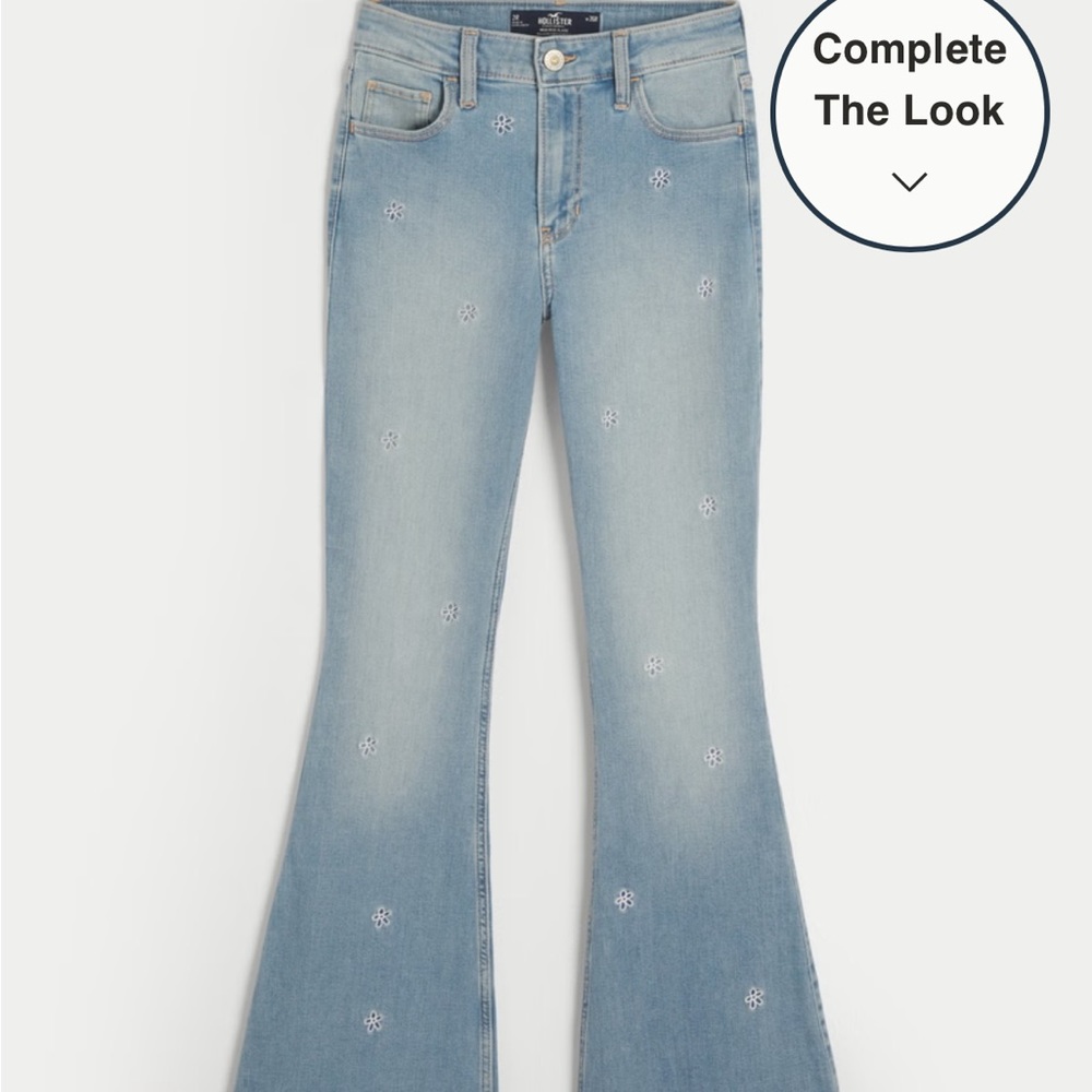 HIGH-RISE LIGHT WASH DAISY EMBROIDERED FLARE JEANS